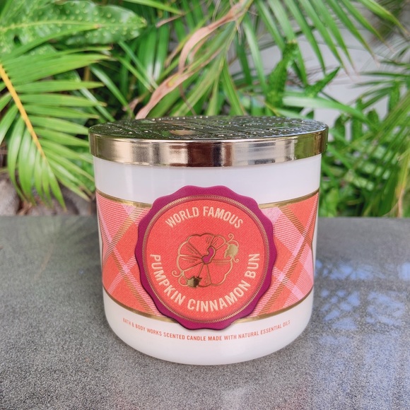 Bath & Body Works Pumpkin Cinnamon bun candle - Picture 9 of 10